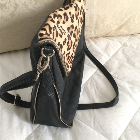 Fold over leopard accent handbag - Picture 11 of 14